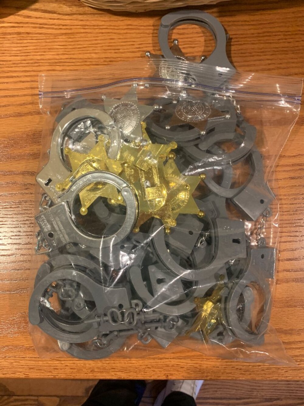 KIDS POLICE PARTY FAVORS, HANDCUFFS, BADGES, KEYS, BIRTHDAY IDEA
